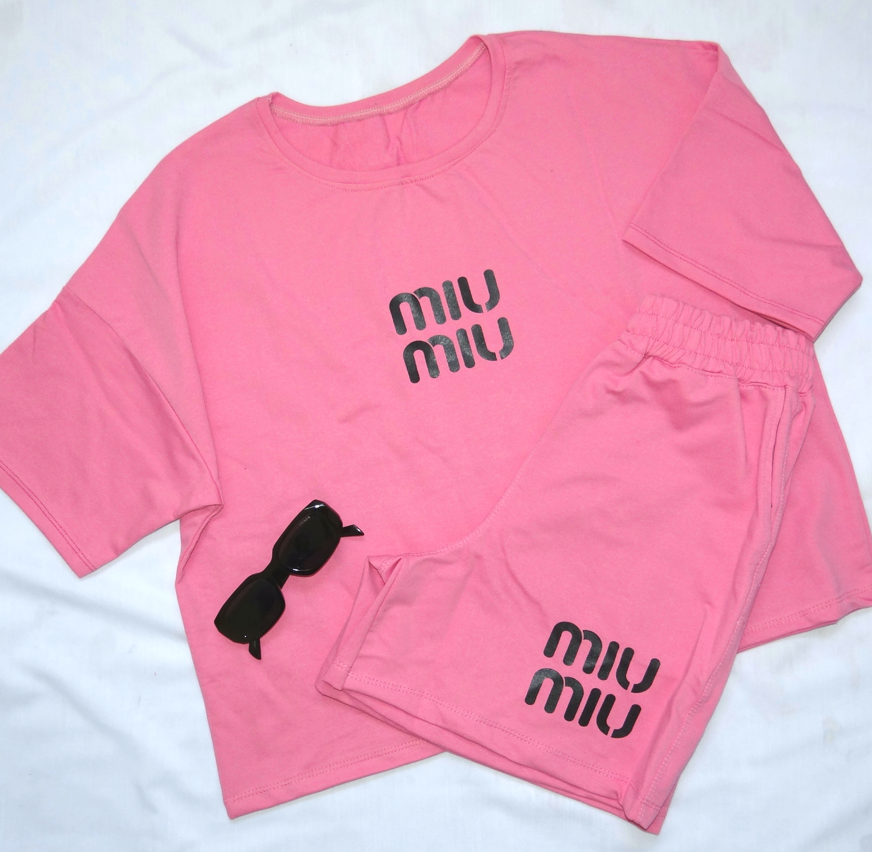 ست تی‌شرت و شورتک جیب دار دخترانه زنانه miu miu جنس سوپر پنبه