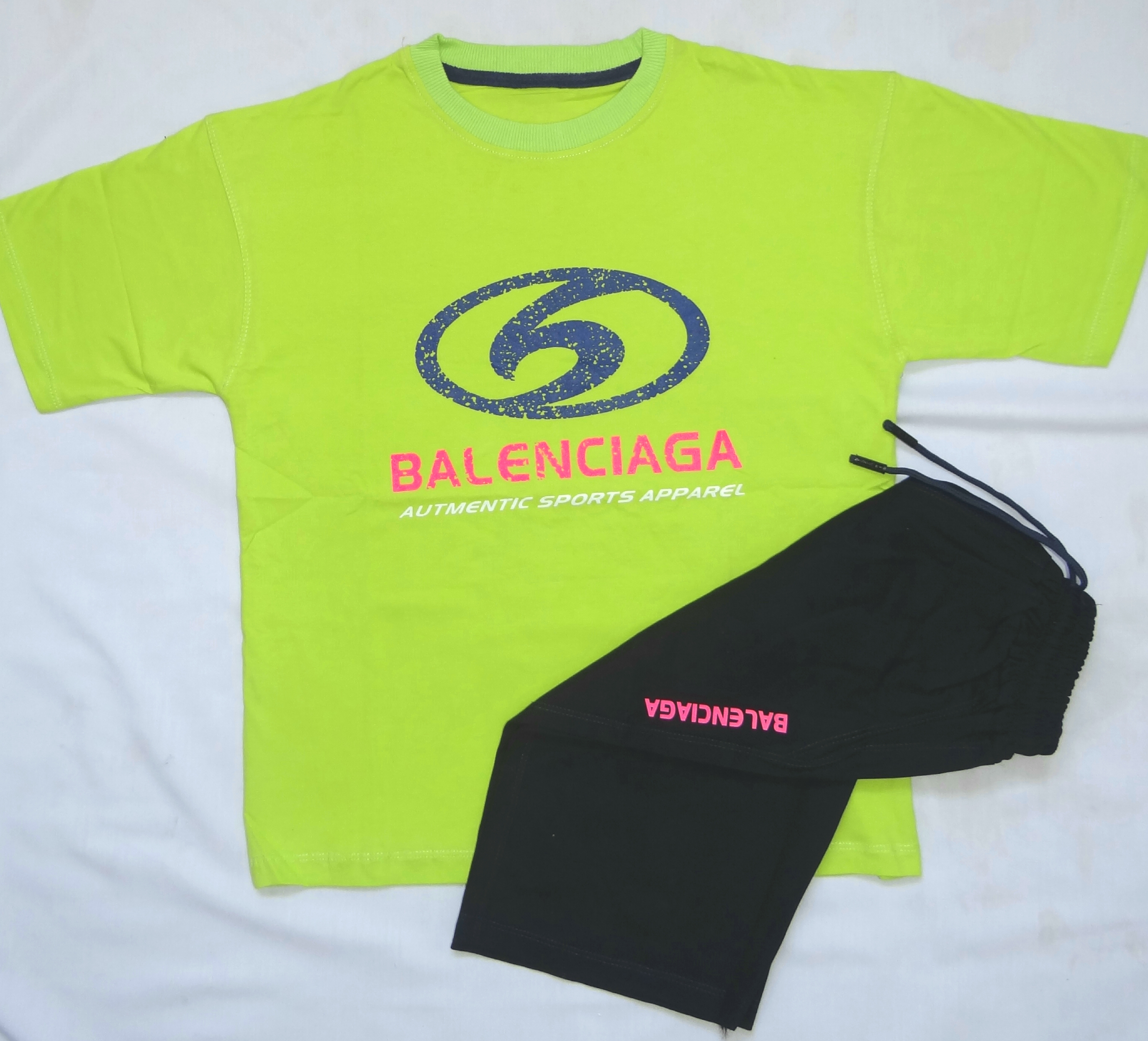 ست تی‌شرت و شلوارک کتان پسرانه بیرونی طرح Balenciaga جنس پنبه ایی